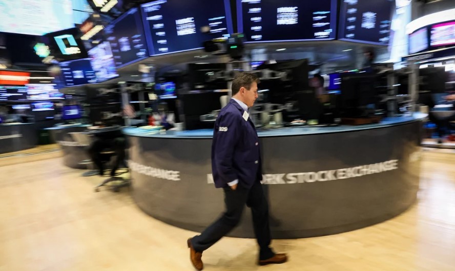 El riesgo país bajó a casi 600 puntos y llegó al nivel más bajo desde enero | Política y Economía