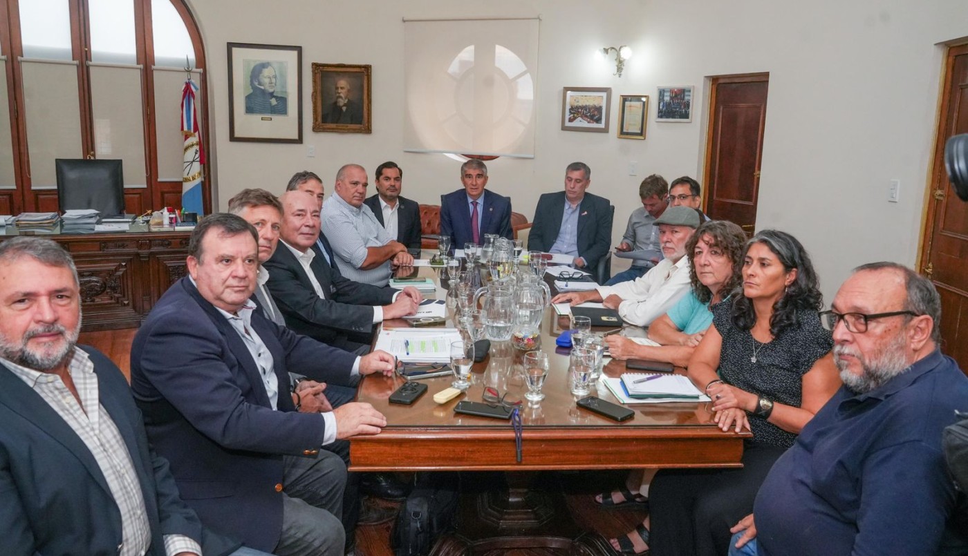 Paritarias provinciales: El Gobierno presentó una oferta semestral con un piso de aumento de $170.000 | Información General