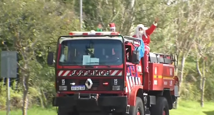Papá Noel recorrió Funes en la tradicional "Caravana de los deseos" | Rosario y la región