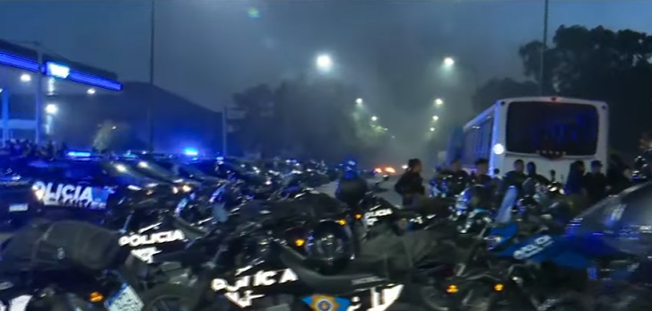 Conflicto policial en Rosario: el Gobierno insiste en el diálogo mientras se agrava la protesta frente a Jefatura | Rosario y la región