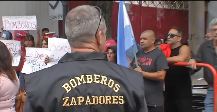 Abrazo solidario a los Bomberos Zapadores | Rosario y la región