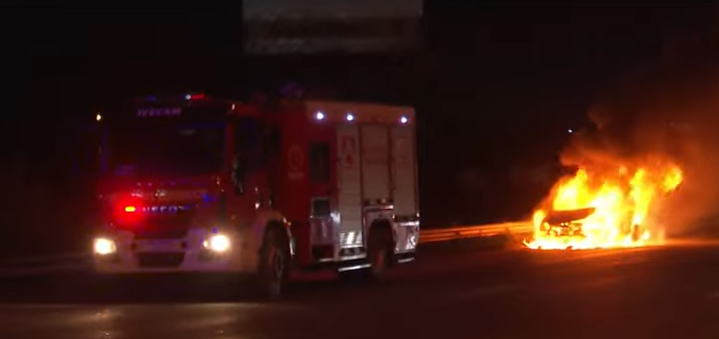 Se incendió un auto en Av Circunvalación y Bv Segui | Rosario y la región