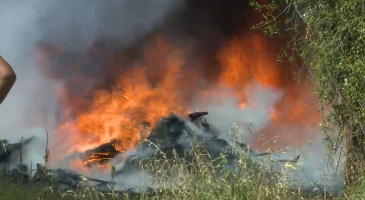 Un voraz incendio de plásticos cubrió la autopista Rosario - Córdoba con una densa columna de humo | Rosario y la región