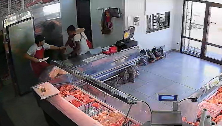 Entró a robar y los comerciantes lo redujeron con un cuchillo de carnicería | Rosario y la región