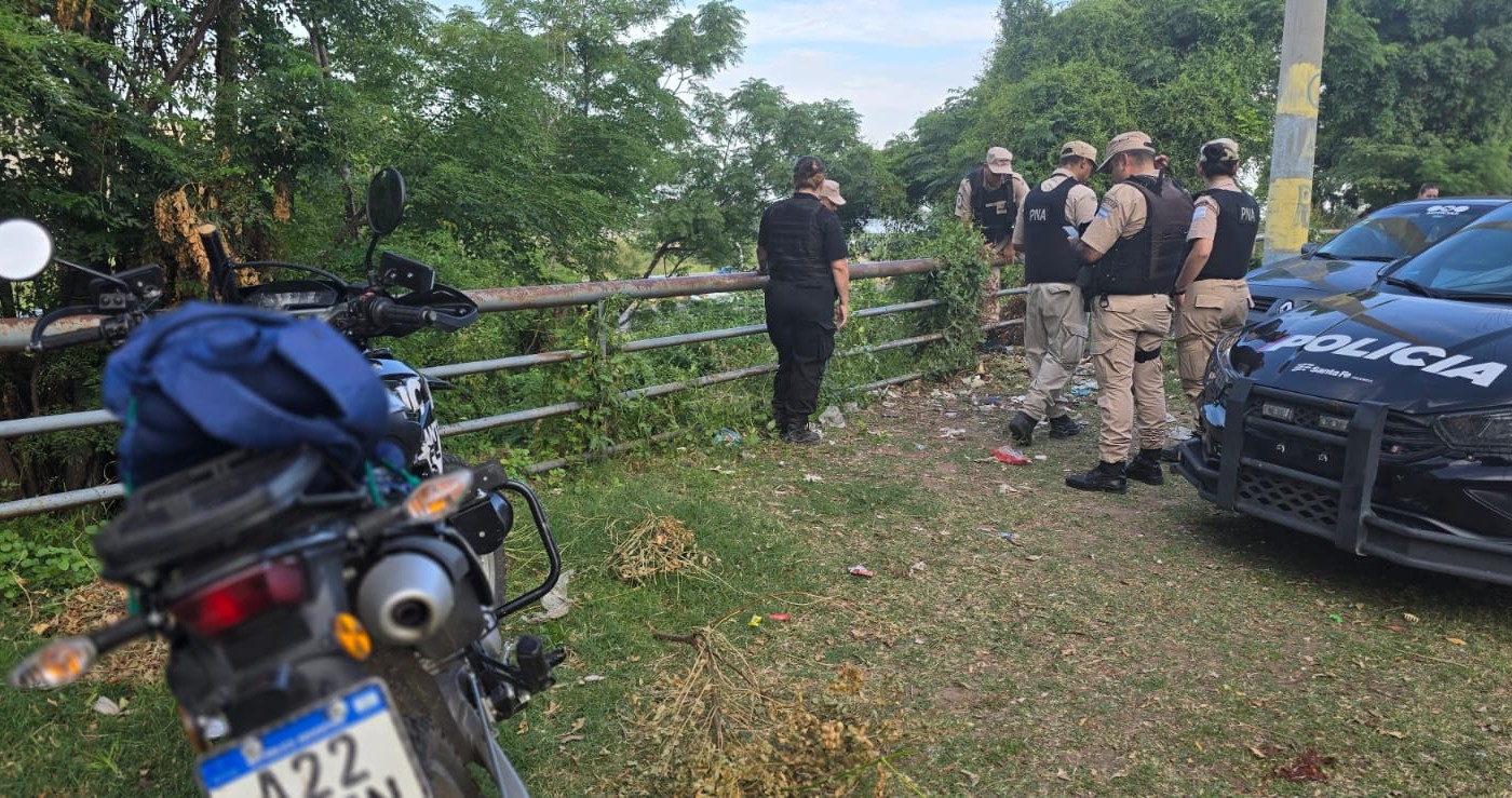 Rescatan a mujer encontrada inconsciente en la barranca del Acceso Sur en Rosario | Rosario y la región