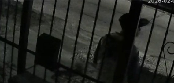 Vandalismo y robo frustrado: jóvenes intentaron llevarse una camioneta estacionada | Rosario y la región