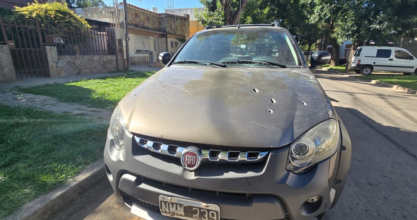 Balearon una camioneta y dejaron una mensaje dirigido a un preso | Rosario y la región