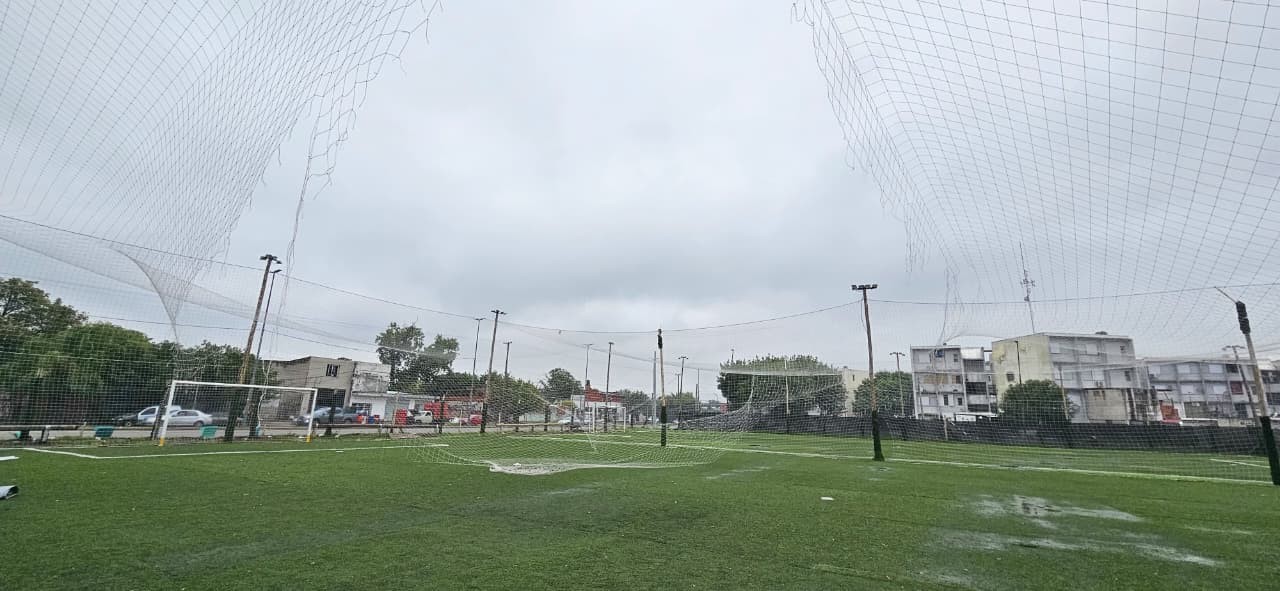 A horas de inaugurarse, el temporal destrozó un complejo de Fútbol 5 | Rosario y la región