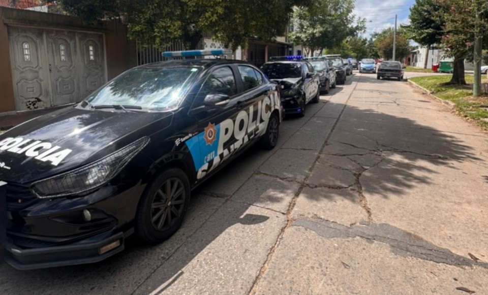 Detuvieron a un hombre que ingresó armado a una casa, robó e hirió a un adolescente | Rosario y la región