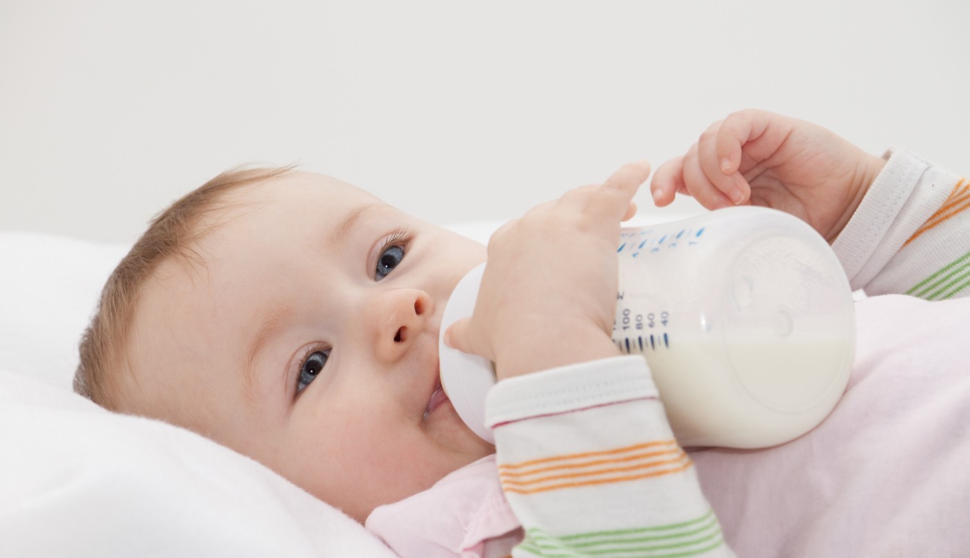 Nestlé retira del mercado leche de fórmula para bebés por posible presencia de toxina | Información General