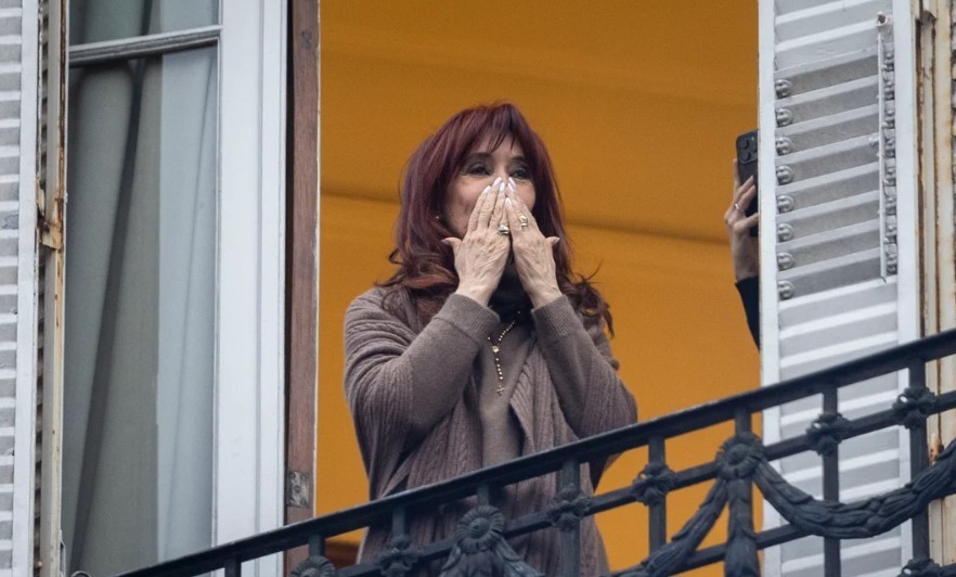 Cristina Kirchner permanece internada por complicaciones postoperatorias | Política y Economía