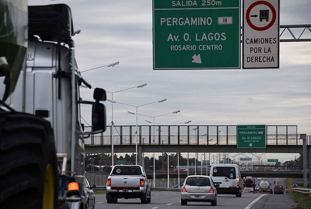 Tres detenidos por arrojar escombros y dañar autos en Circunvalación | Rosario y la región