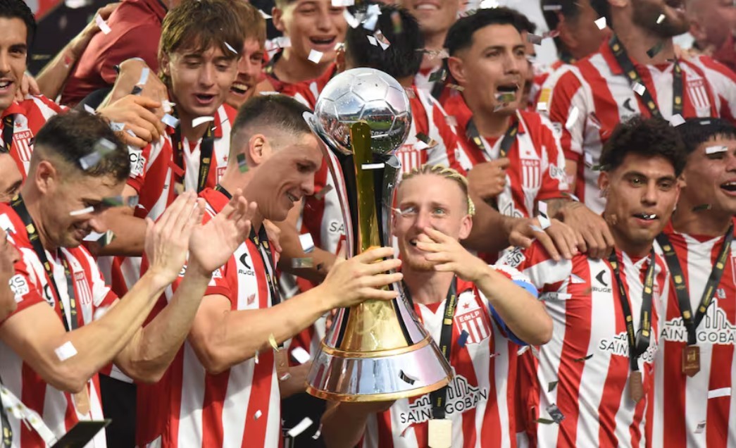 Estudiantes le ganó a Platense y cerró el 2025 ganando el trofeo de campeones | Deportes