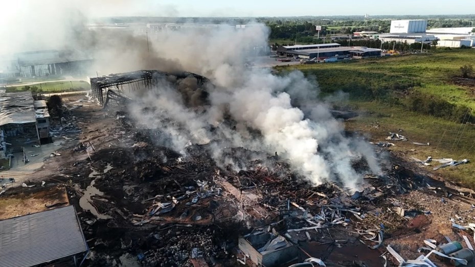 Alarma en Ezeiza: vuelven los incendios en el Polo Industrial | Información General
