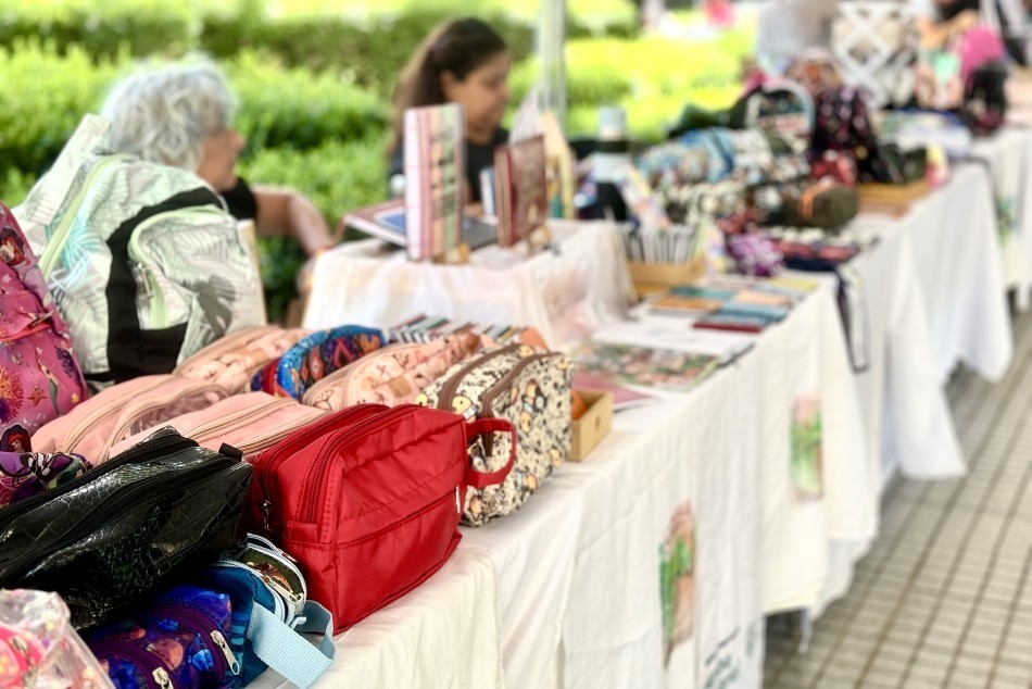 Comenzó la feria escolar en la plaza Pringles con más de 60 emprendimientos | Rosario y la región