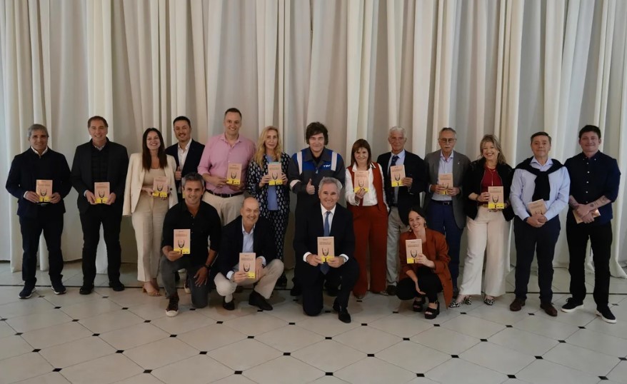 Milei reunió a su Gabinete en Olivos para hacer un balance del año | Política y Economía