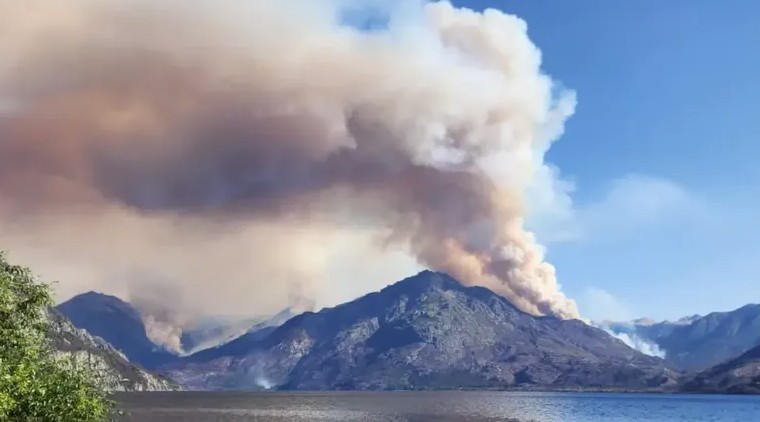 Alerta en Chubut: los incendios se reavivaron en algunas zonas por las condiciones climáticas | Información General