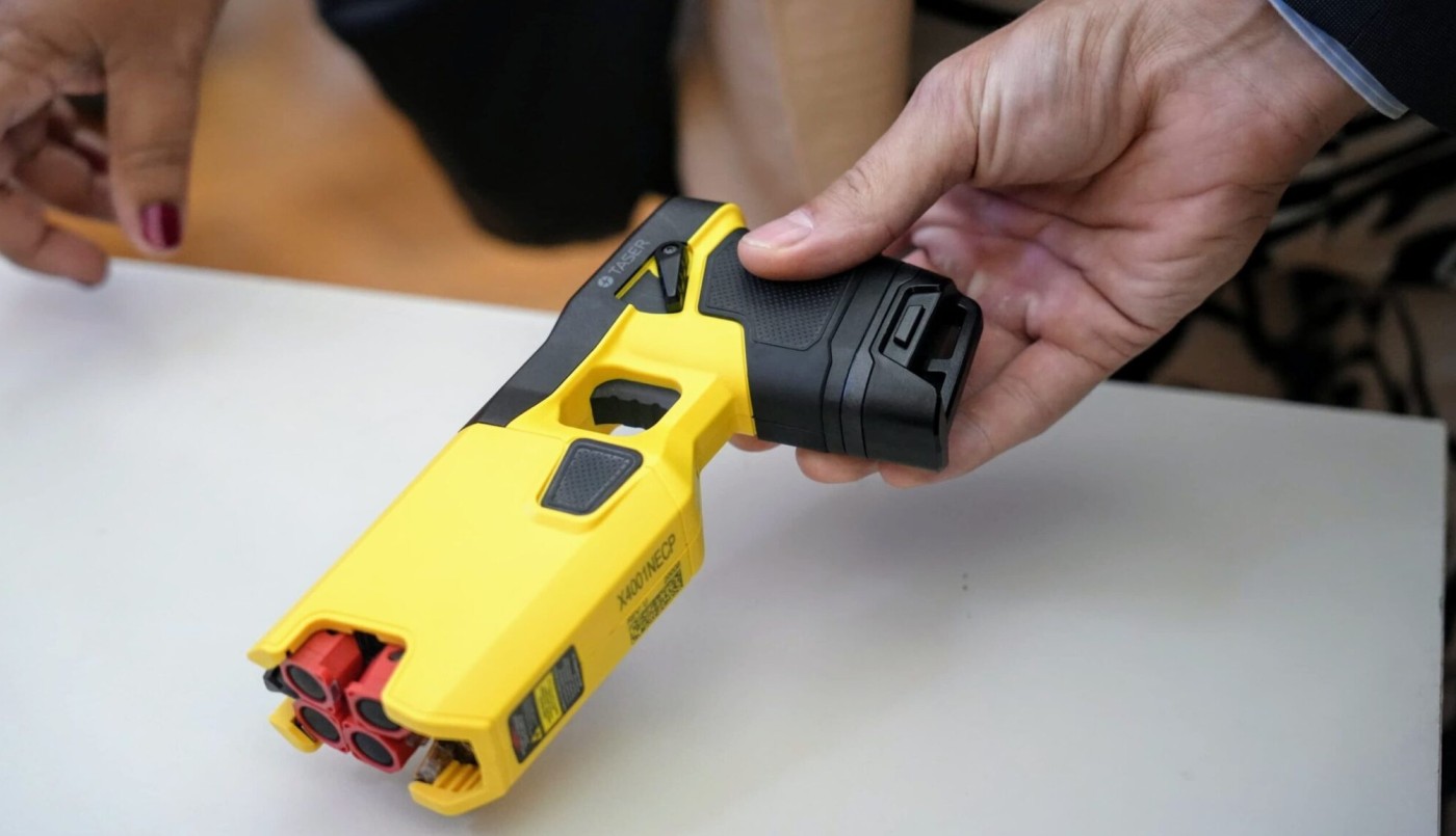 Villa Gobernador Gálvez: la Policía de Santa Fe utilizó una pistola Taser para reducir a un hombre atrincherado | Rosario y la región