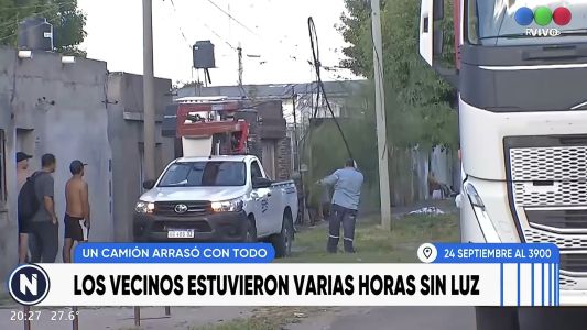 Un camión chocó contra una columna en la zona sudoeste de Rosario y dejó a vecinos sin luz