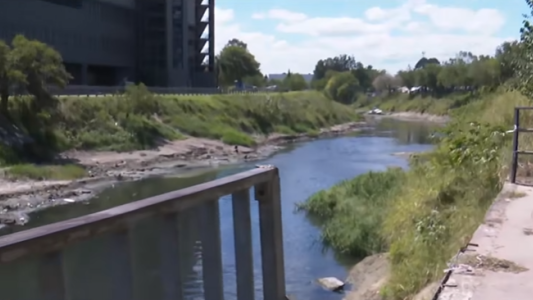 Preocupación por la falta de barandas en el arroyo Ludueña