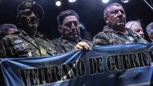 Vigilia por Malvinas: a 44 años de la guerra, el homenaje a los héroes en el Monumento a la Bandera