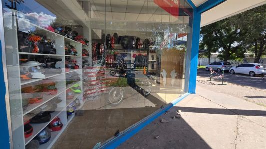 Puerto General San Martín: destrozaron los vidrios de una concesionaria de motos