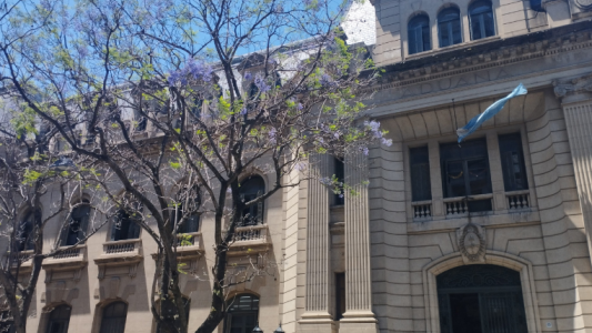 Restaurarán la fachada de la Facultad de Económicas en bulevar Oroño