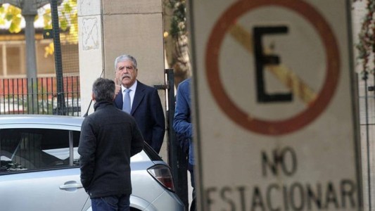 El fiscal Delgado pidió el procesamiento de De Vido por la compra de material ferroviario