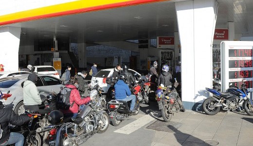 Trabajo dictó la conciliación pero Camioneros mantiene el paro y podría faltar combustible