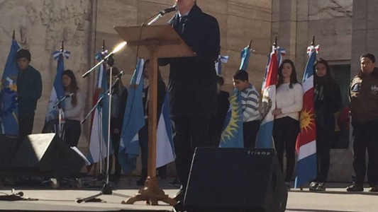 Mauricio Macri encabezó la promesa de lealtad a la bandera con alumnos de todo el país