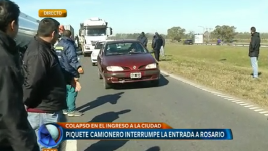 Un imprevisto piquete camionero interrumpe parcialmente la autopista a la altura de Alvear
