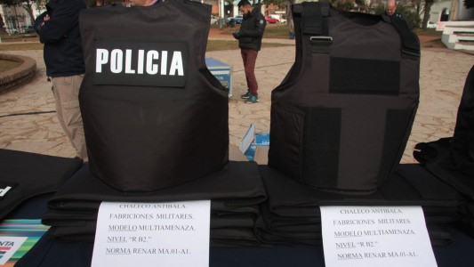 La Provincia adquirió 8 mil chalecos antibalas y comenzó su distribución en la Policía de Santa Fe