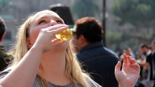 Emprendedores sociales se suman a la celebración de la Pachamama con la elaboración de caña con ruda