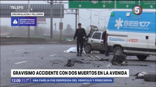 Grave accidente en Circunvalación: dos personas murieron por el vuelco de un auto