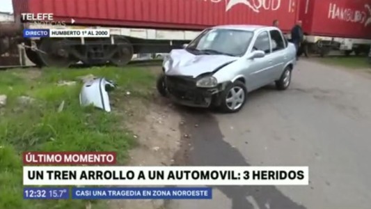 Un tren embistió a un vehículo: tres personas resultaron heridas