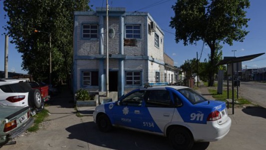 Una familia debió abandonar su casa en zona sur por reiterados ataques de una banda narco