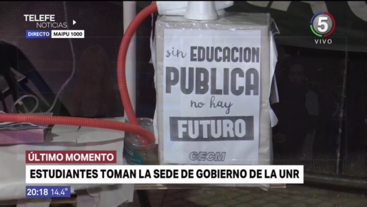 Estudiantes toman la sede de Gobierno de la Universidad Nacional de Rosario