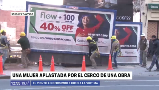 Una mujer resultó herida al caer un cartel de una obra