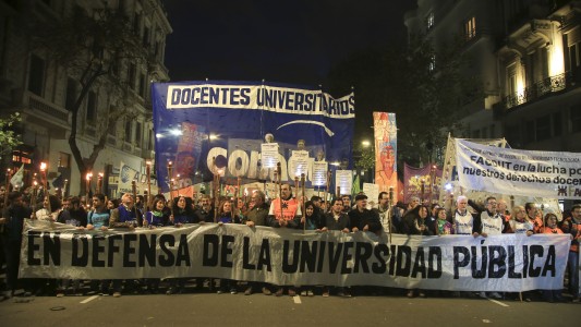 Docentes universitarios de todo el país se congregan en una marcha federal