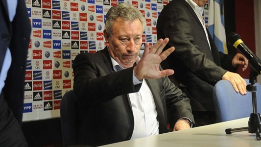 Crisis en la AFA: Luis Segura presentó su renuncia "indeclinable" y la entidad quedó acéfala