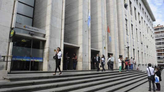 Una travesti presentó un amparo contra IAPOS en reclamo de cobertura de implantes mamarios y de glúteos