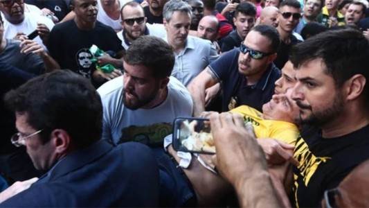 Brasil: apuñalaron al candidato a presidente Jair Bolsonaro