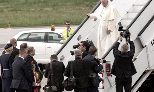 El Papa llegó a Polonia y dijo que "el mundo está en guerra"