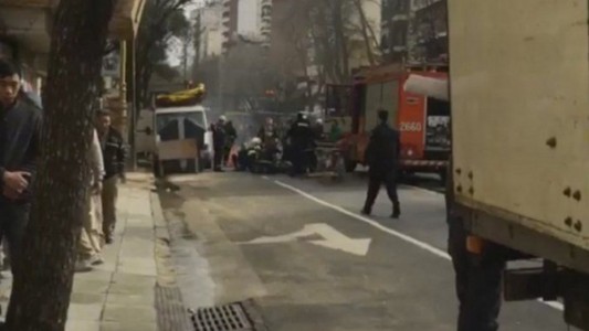 Escape de gas en Barracas: murió un operario, hospitalizaron a otros dos y evacuaron tres manzanas