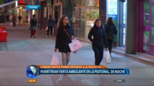 Proponen que se evalúe la posibilidad de que vendedores ambulantes ocupen las peatonales durante la noche