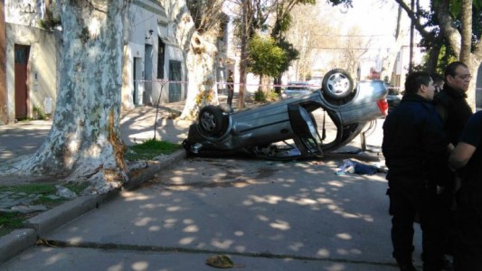 Robo, persecución y vuelco en zona norte