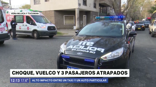 Choque, vuelco y tres pasajeros atrapados