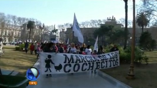 La marcha de los cochecitos: mujeres reclamaron por el aumento de las asignaciones
