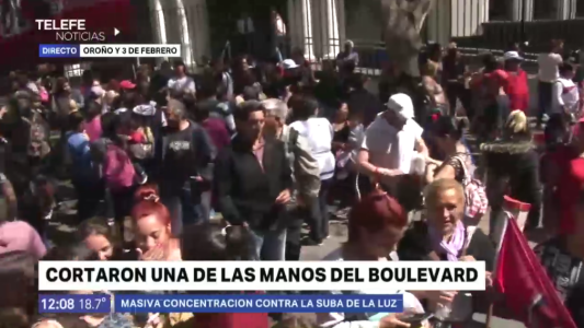 Manifestantes reclamaron por el tarifazo frente a la Epe