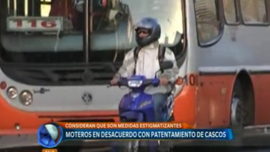 Moteros en desacuerdo con patentamiento de cascos